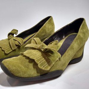 Aerosoles wedges olive green suede and black rubber with bow size 8